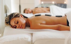 فايف قرية جميرا